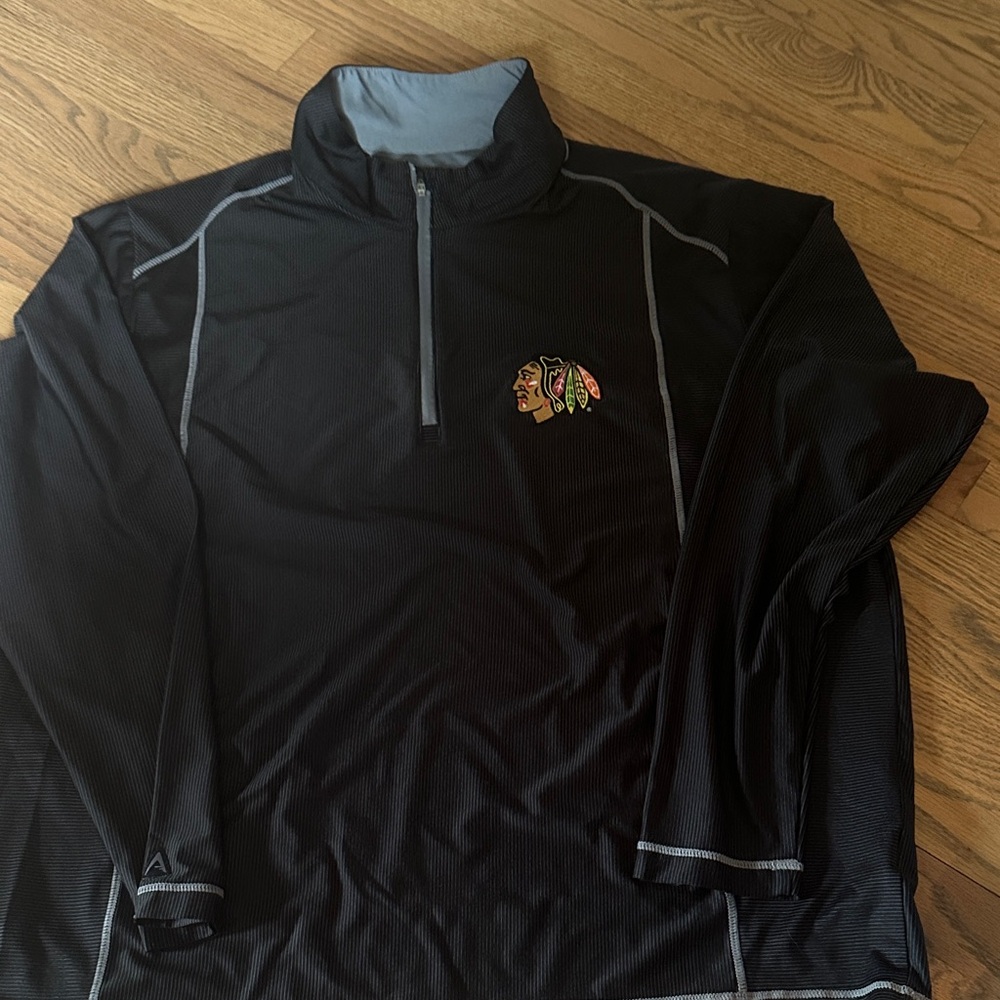 Antigua Black and Gray Quarter-Zip Jacket Chicago Blackhawks 3-quarter zip